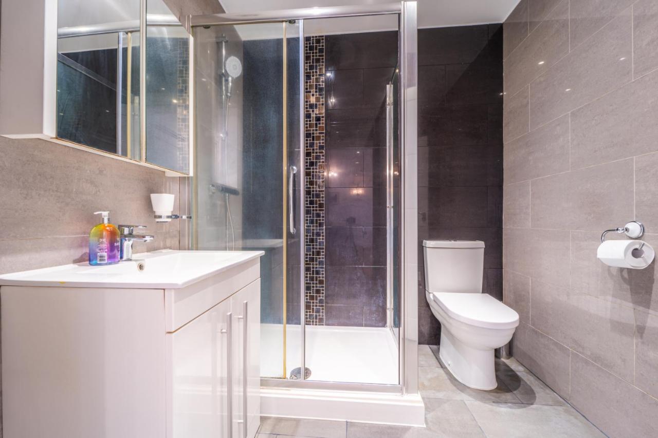 Modern Spacious 4 Bed Hayes Home With Free Parking Eksteriør billede