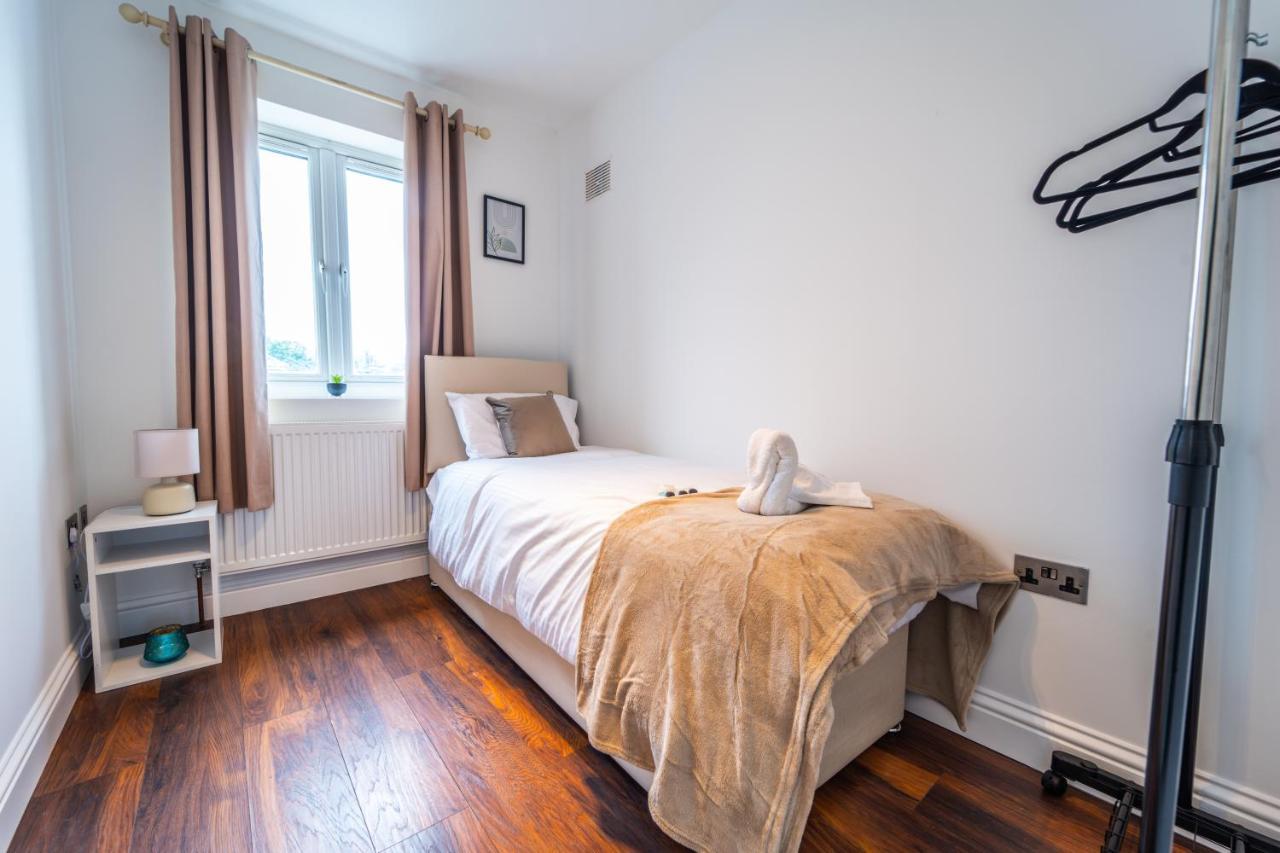 Modern Spacious 4 Bed Hayes Home With Free Parking Eksteriør billede
