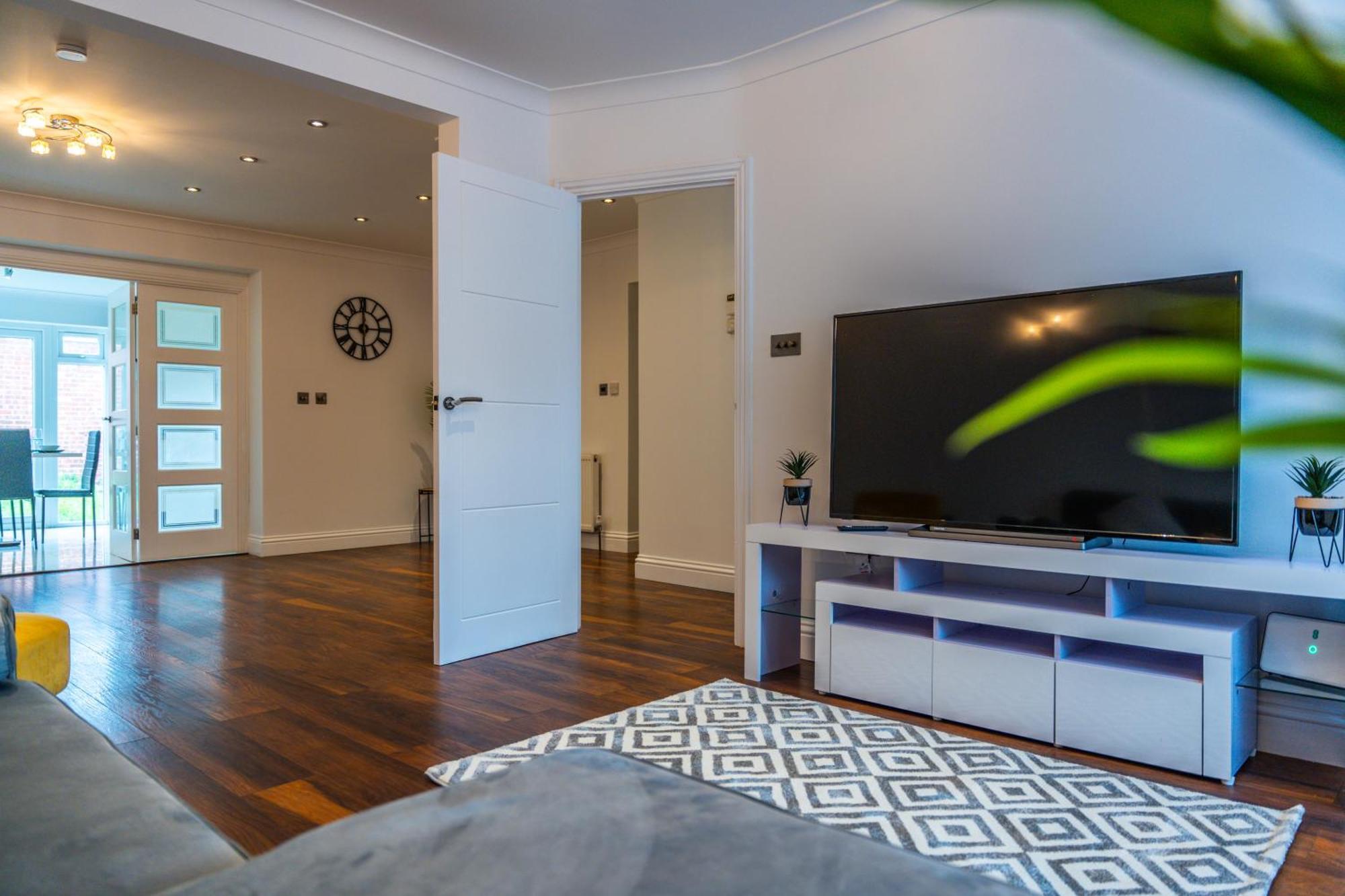 Modern Spacious 4 Bed Hayes Home With Free Parking Eksteriør billede